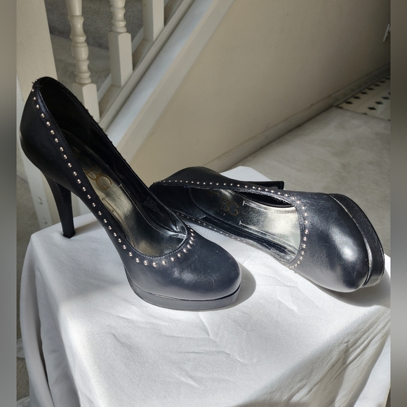 BCGB Paris 6 1/2B Black Leather Heels w/Gold studs - Picture 2 of 6